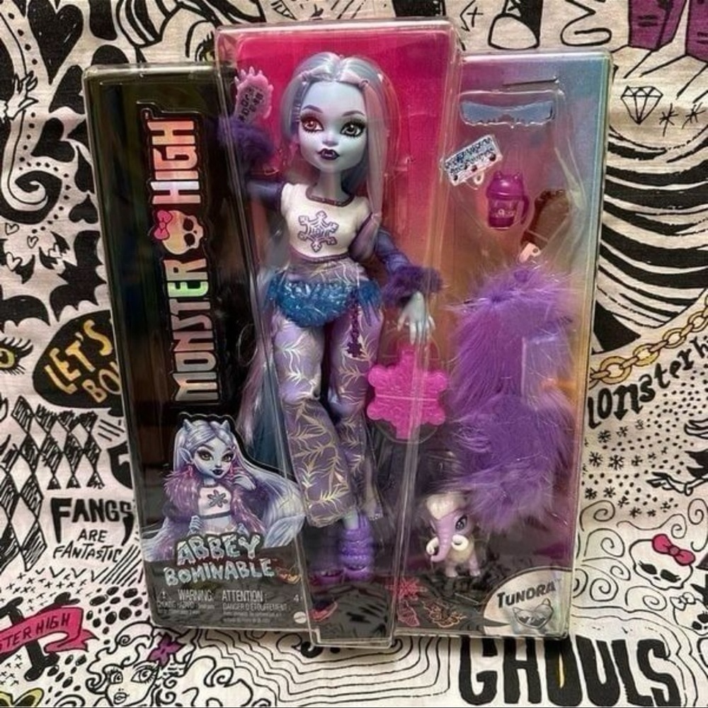 Monster High Abbey Bominable with Purple and Blue Ensemble